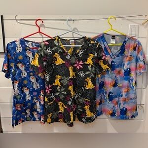 💙 Bundle de 3 hauts de scrub Disney - Taille S
Disney Scrub Top Bundle - Size S
